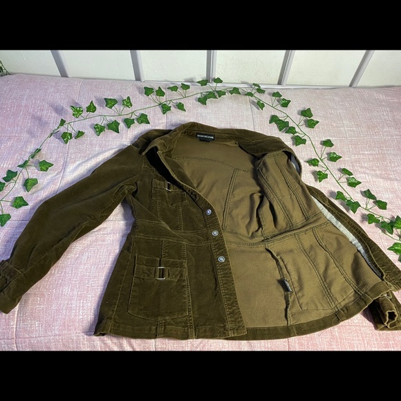 A beautiful misdemeanor coat color brown, size M, condition new. - Picture 6 of 6